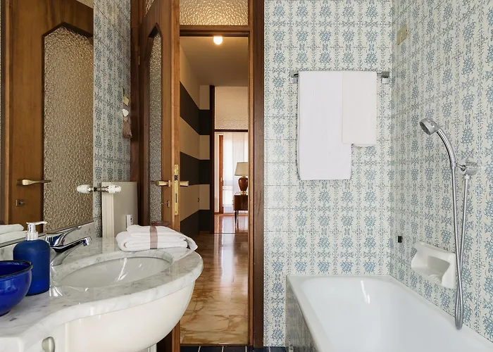 Vista Duomo - Bymyhomeincomo Apartamento Como